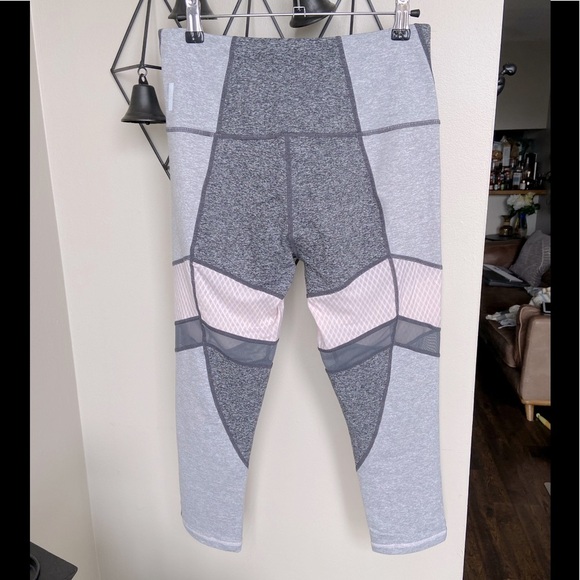 ✨EUC Zella Nordstrom | Capri Athletic Leggings - Picture 2 of 2